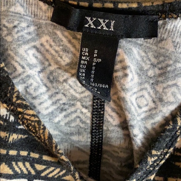 Forever 21 crop top - Picture 2 of 2